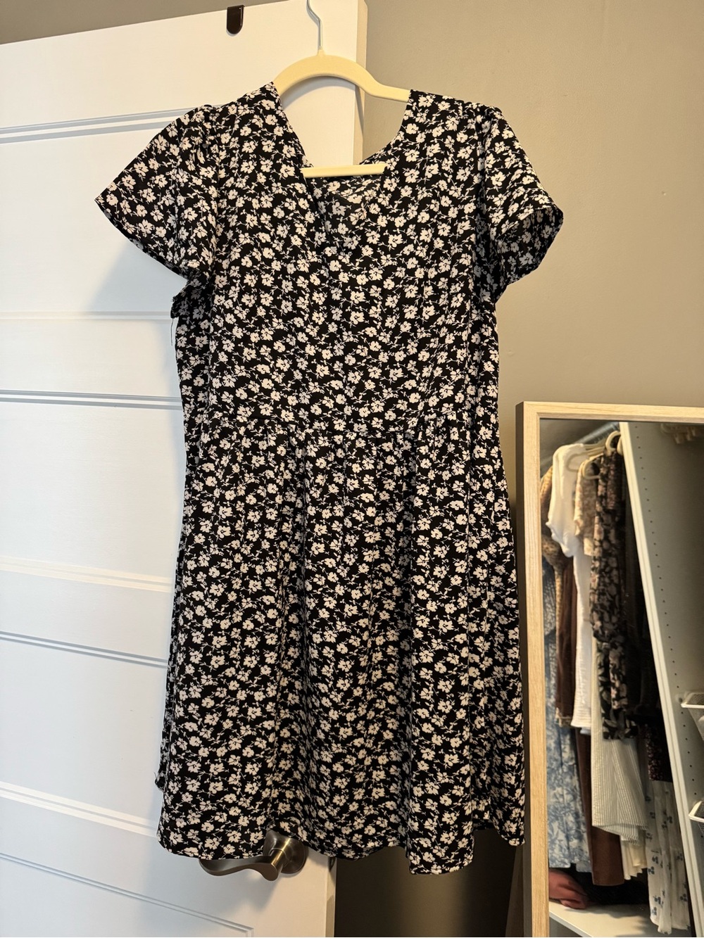 SHEIN Black Floral Short-Sleeve Dress